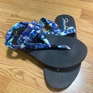 Skechers Women's 11 Yoga Foam Black Blue Tie Dye Slingback Flip Flop Sandals